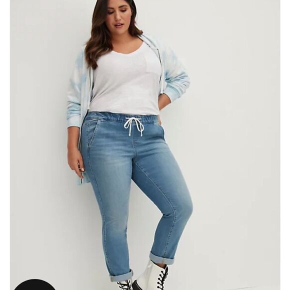 Torrid Distressed Pull On Denim Elastic Waist Jeans Contemporary Feminine Casual - Picture 1 of 14